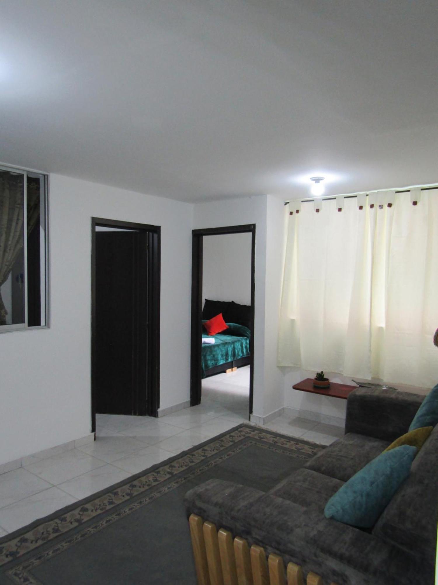 La Quinta Rent Short & Service *